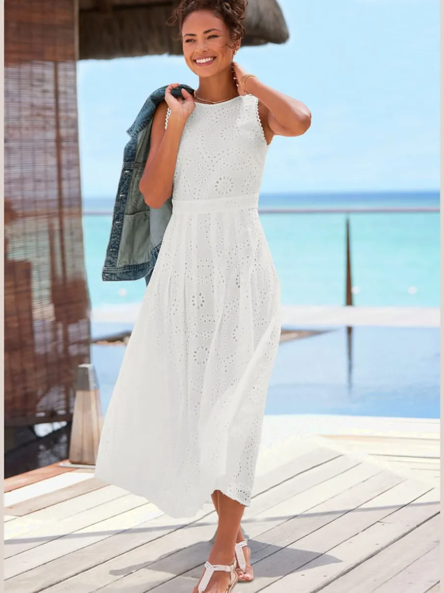 Robe d'été longue sans manches avec dentelle et plis flatteurs