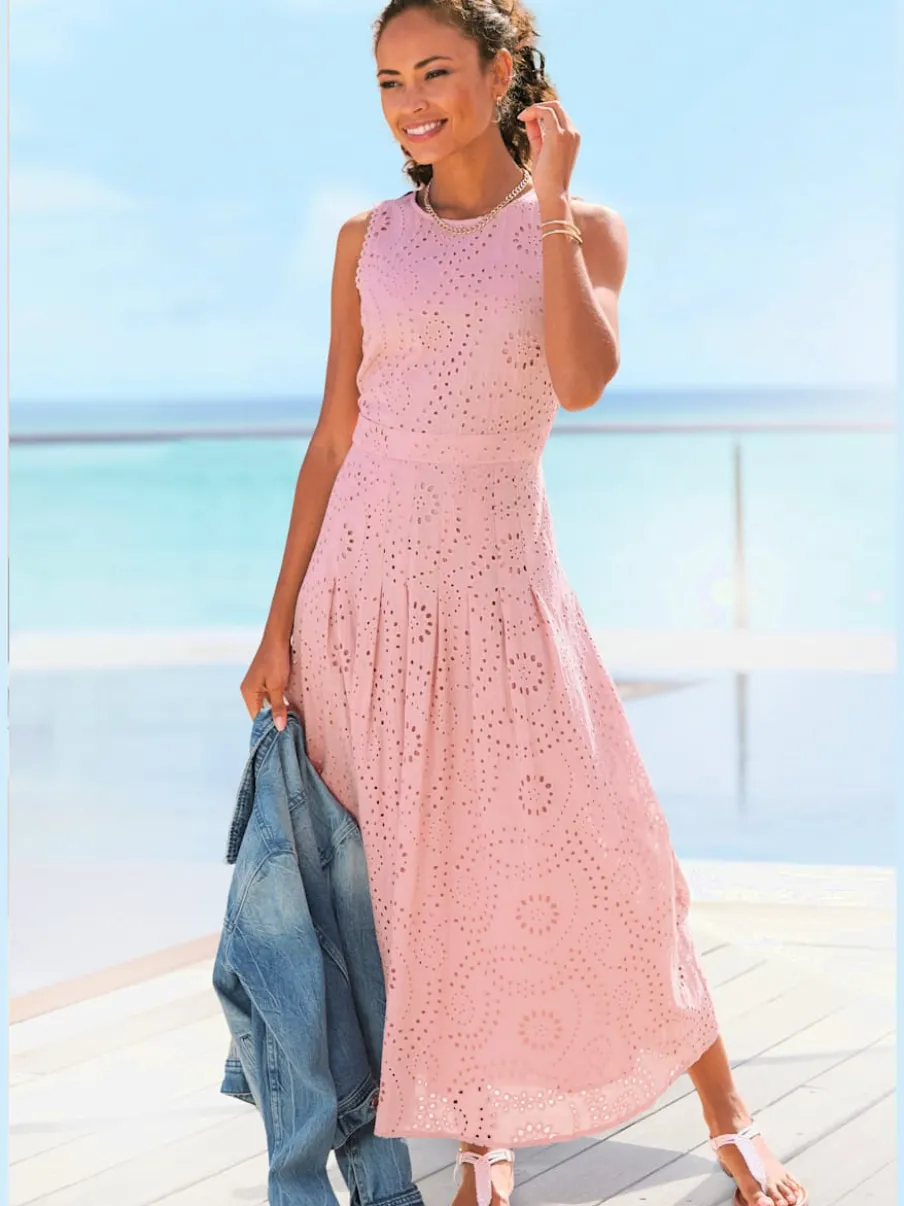Robe d'été longue sans manches avec dentelle et plis flatteurs