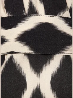 Robe d'été à petit col chemisier avec manches courtes et motif géométrique