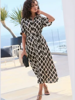 Robe d'été à petit col chemisier avec manches courtes et motif géométrique