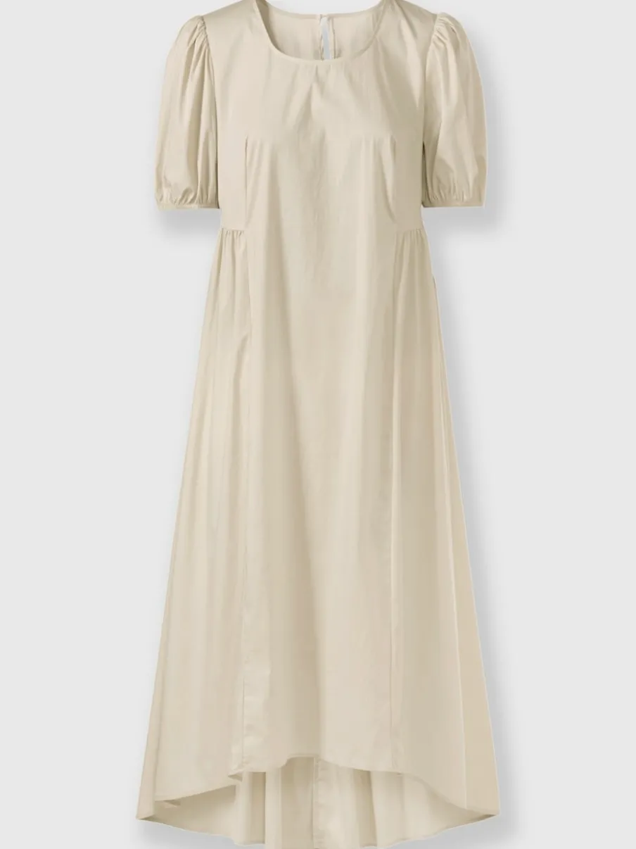 Robe d'été évasée avec manches bouffantes et boutons