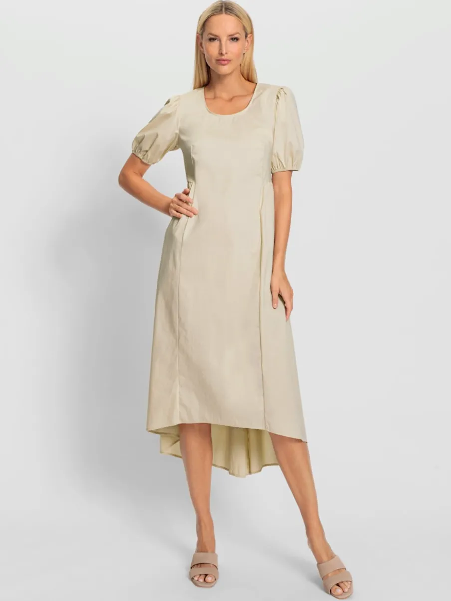 Robe d'été évasée avec manches bouffantes et boutons