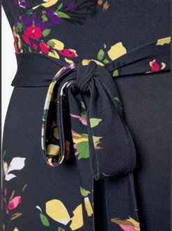 Robe d'été évasée à encolure en V floralement imprimée