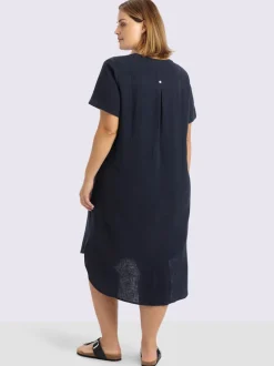 Robe en coton col v avec patte de boutonnage