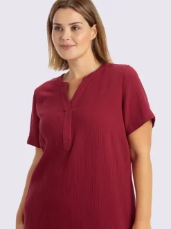 Robe en coton col v avec patte de boutonnage