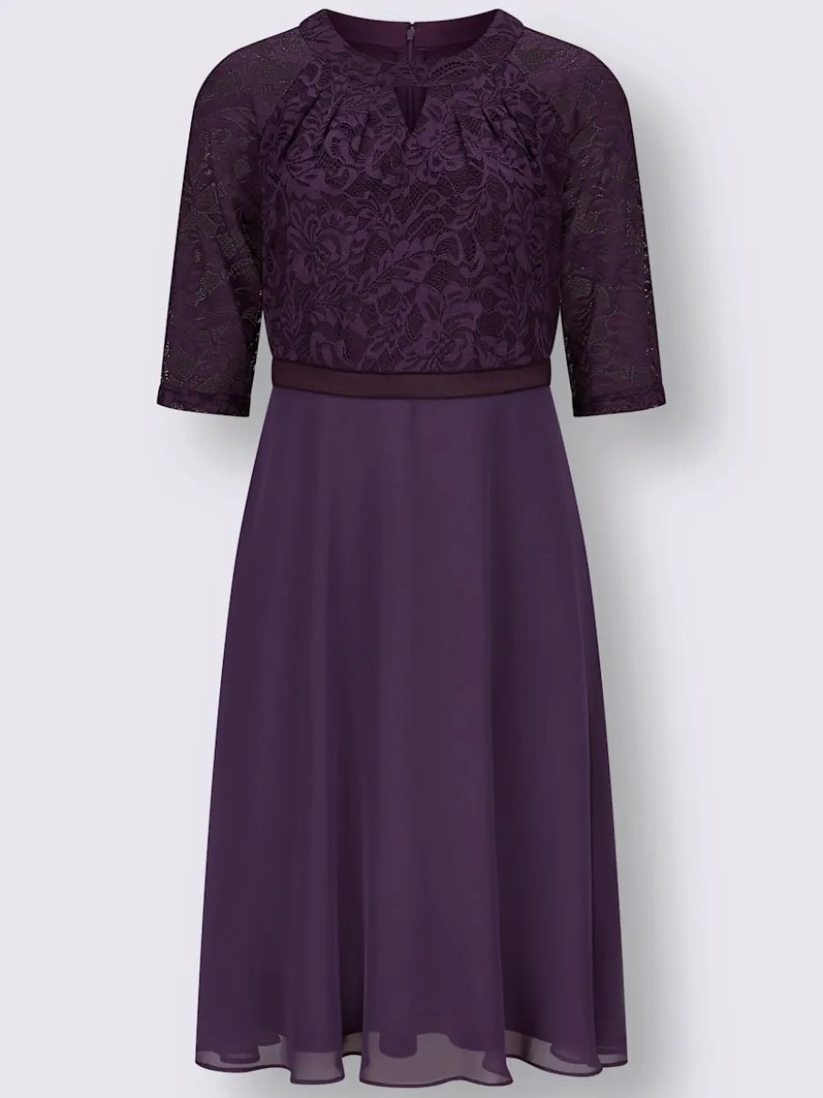 Robe en dentelle avec col montant et manches transparentes