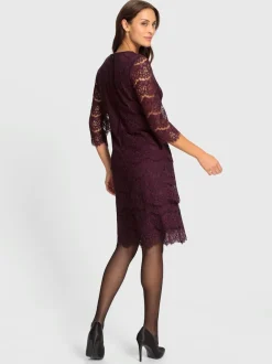 Robe en dentelle avec encolure ronde et manches transparentes