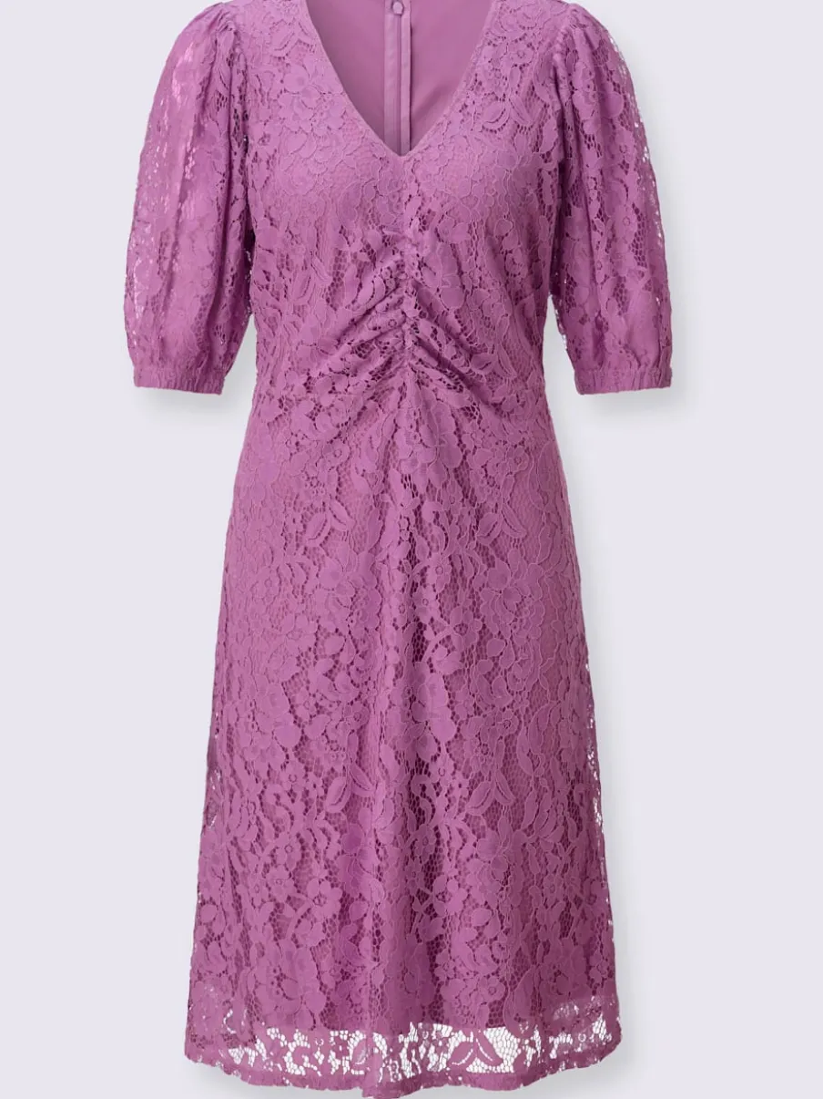 Robe en dentelle à encolure V et manches ballon