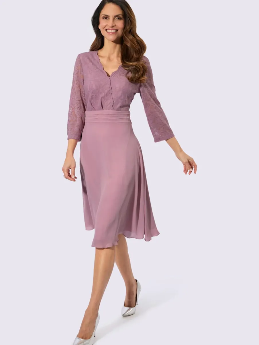 Robe en dentelle qualité tissée
