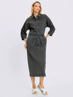Robe en jean avec col chemise et poches pratiques