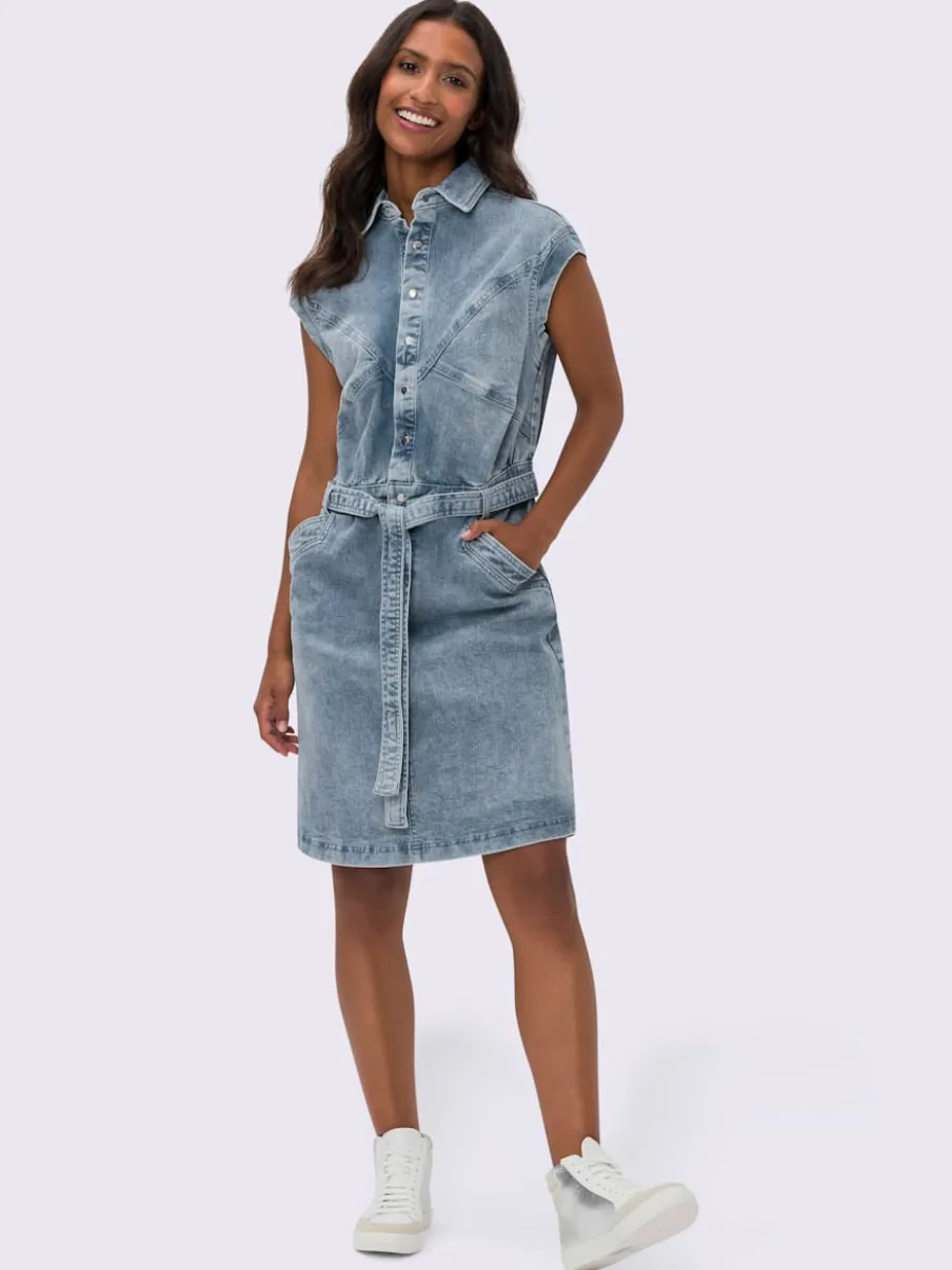 Robe en jean avec col chemise et manches courtes