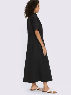 Robe en jean à col chemise et manches courtes avec poches discrètes
