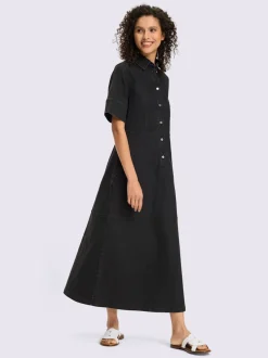 Robe en jean à col chemise et manches courtes avec poches discrètes