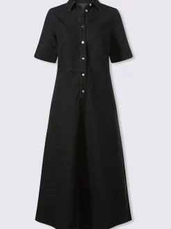 Robe en jean à col chemise et manches courtes avec poches discrètes