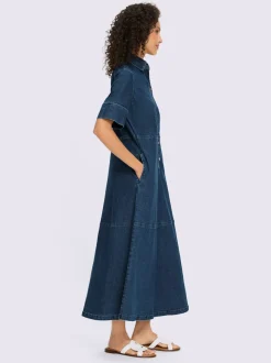 Robe en jean à col chemise et manches courtes avec poches discrètes