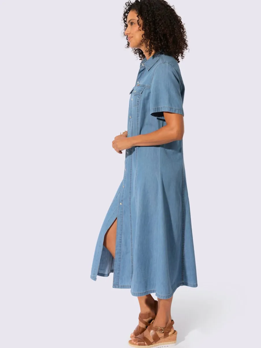 Robe en jean à col chemise et manches courtes avec poches poitrine