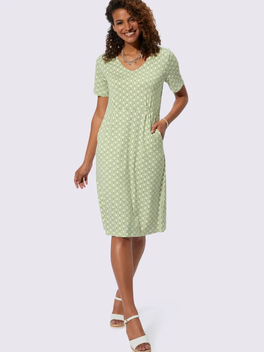 Robe en jersey avec encolure en V et poches