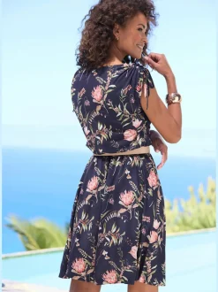Robe en jersey avec encolure ronde et fronces aux manches