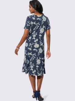 Robe en jersey avec encolure ronde et fleurs embellissantes