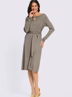 Robe en jersey avec encolure ronde et ceinture à nouer