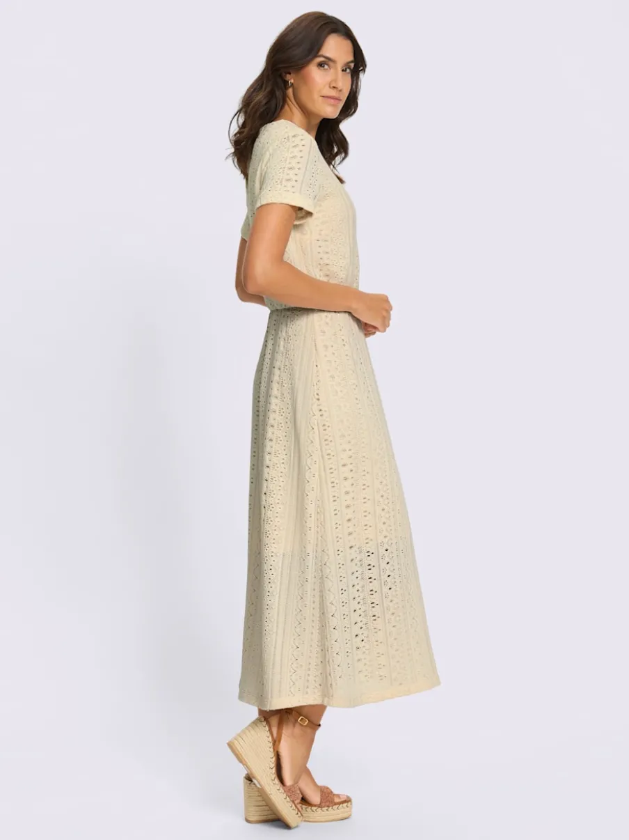 Robe en jersey à col V et manches courtes avec motifs ajourés