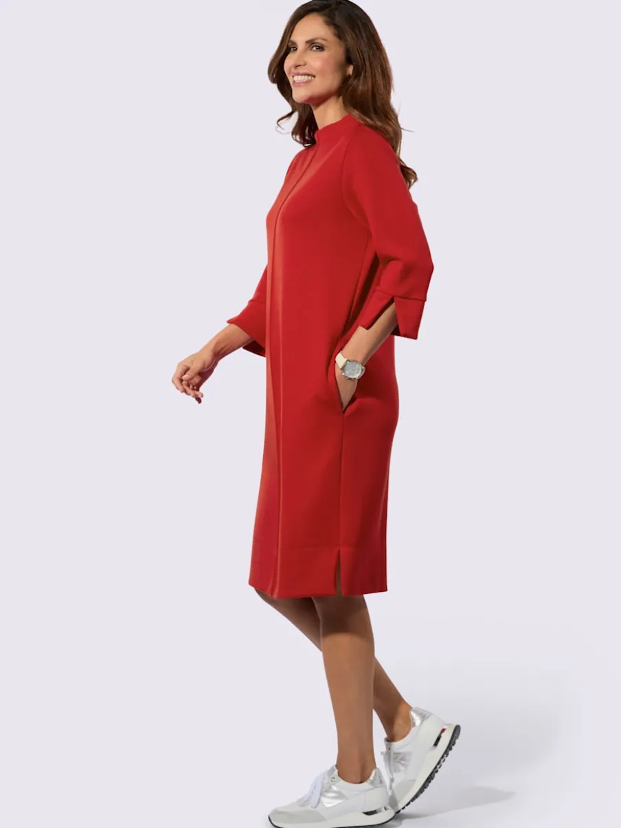 Robe en jersey douce avec col corolle et rayures