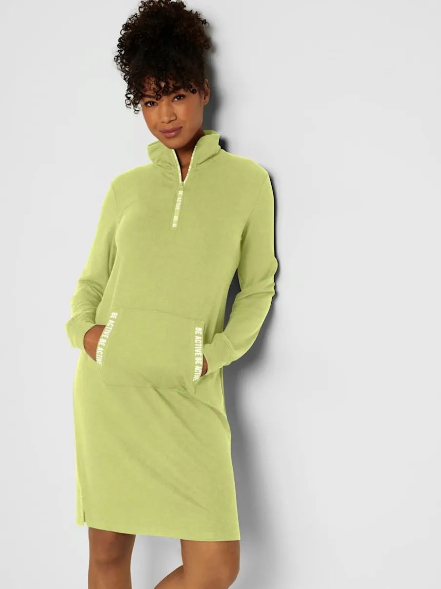 Robe en jersey douce avec col montant et manches longues