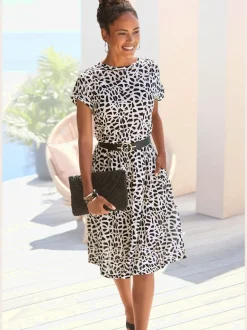 Robe en jersey à encolure ronde et manches courtes avec imprimé graphique