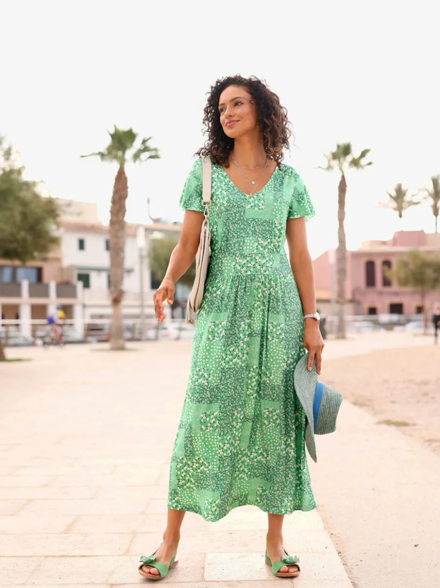 Robe en jersey fluide avec empiècements et manches chauve-souris