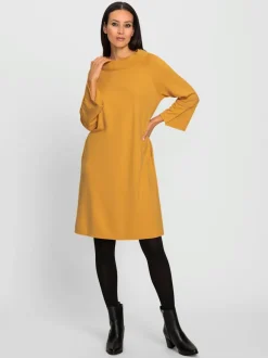 Robe en jersey fluide avec large col montant et poches