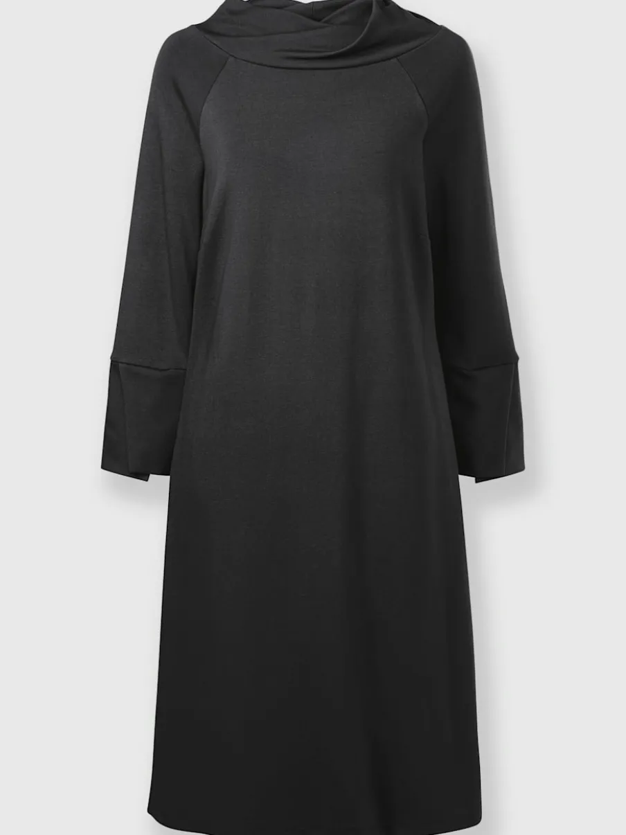 Robe en jersey fluide avec large col montant et poches