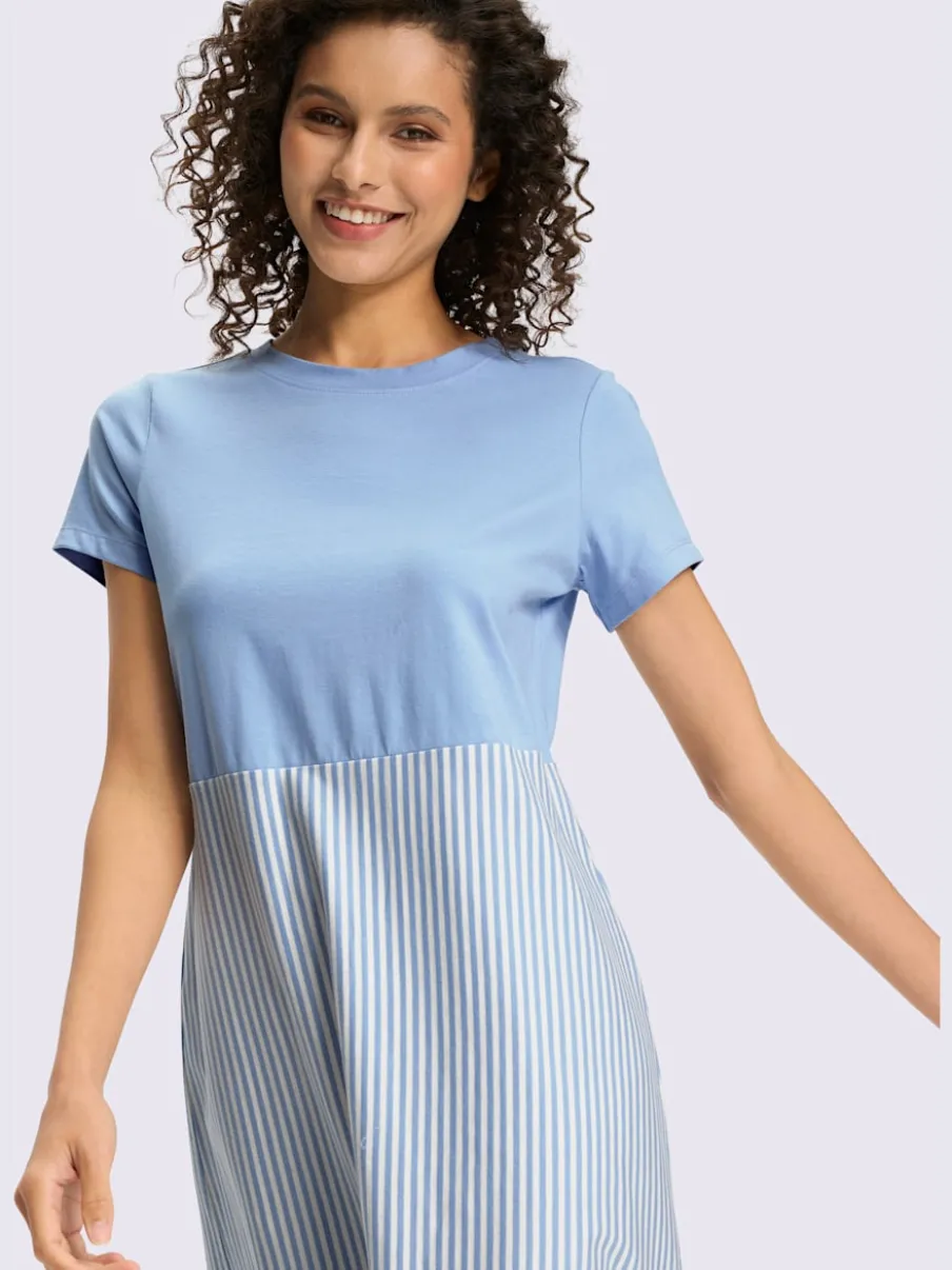 Robe en jersey à rayures avec col rond et manches courtes