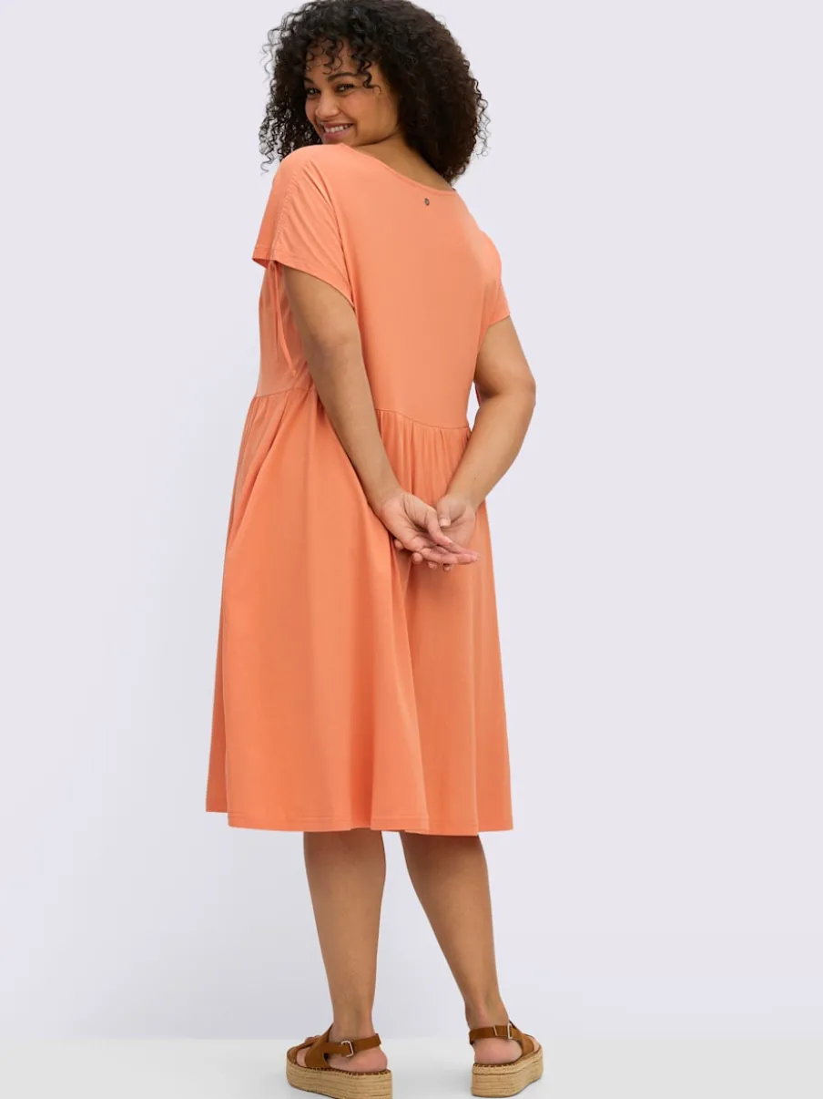 Robe en jersey superbe broderie florale