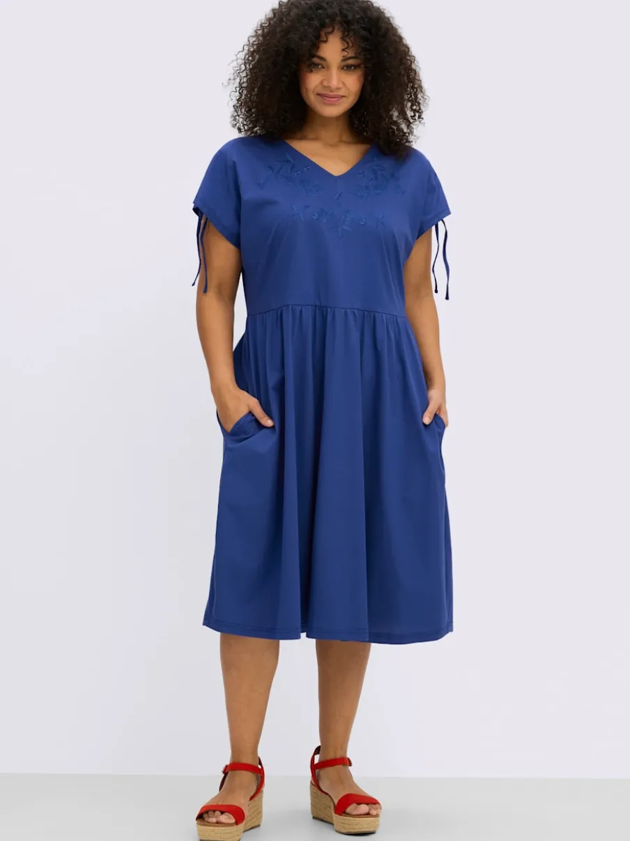 Robe en jersey superbe broderie florale