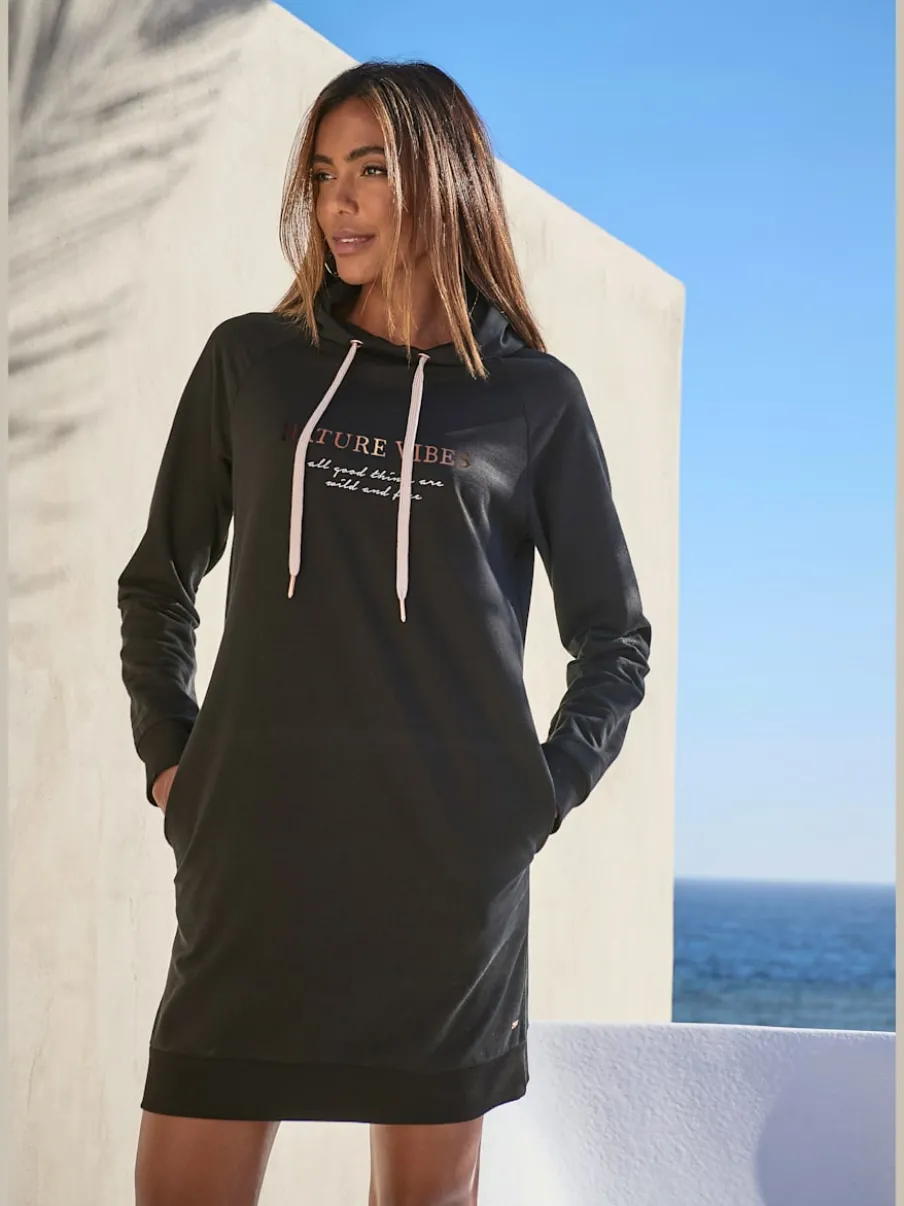 Robe en matière sweat avec capuche et poches latérales