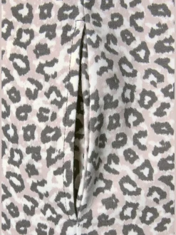Robe en matière sweat avec capuche et poches latérales