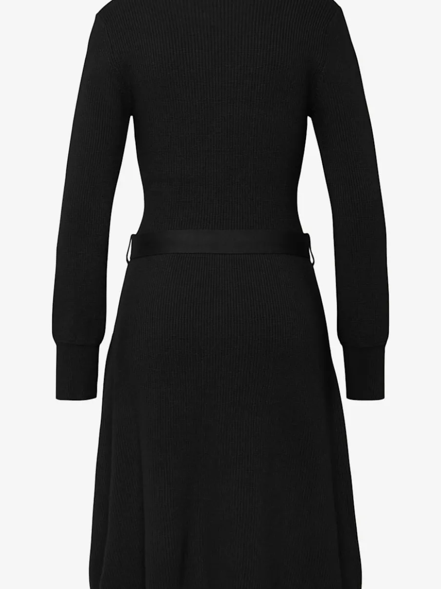 Robe en tricot avec encolure en V et ceinture à nouer