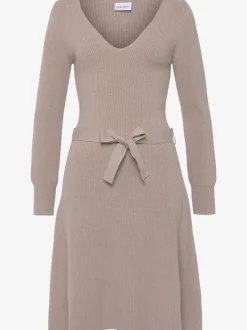 Robe en tricot avec encolure en V et ceinture à nouer