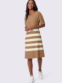 Robe en tricot avec encolure ronde et rayures larges