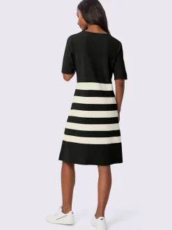 Robe en tricot avec encolure ronde et rayures larges