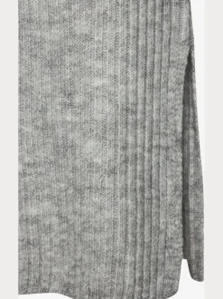 Robe en tricot col montant avec manches longues et jupe fendue