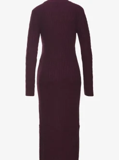 Robe en tricot col montant avec manches longues et jupe fendue