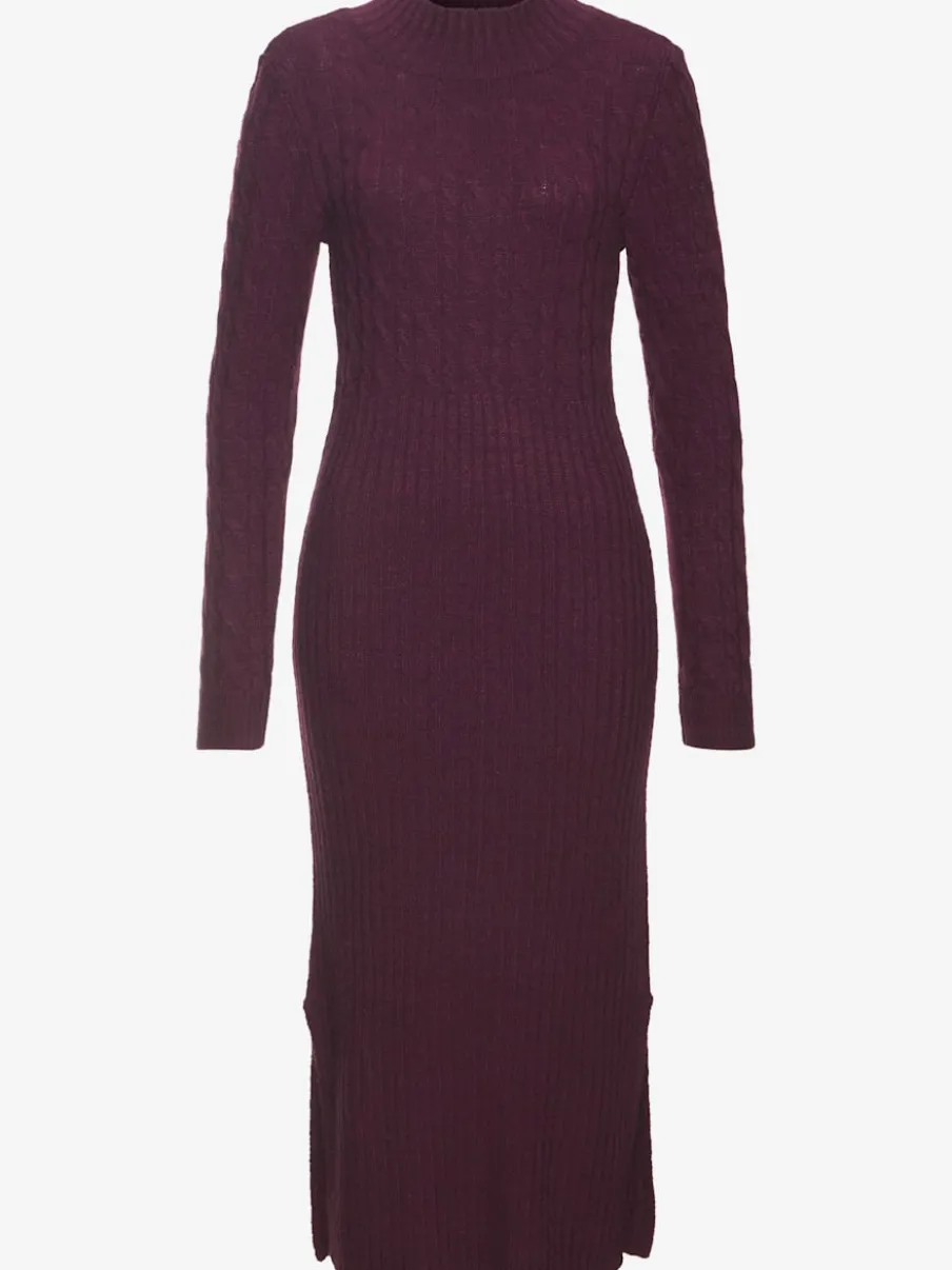 Robe en tricot col montant avec manches longues et jupe fendue