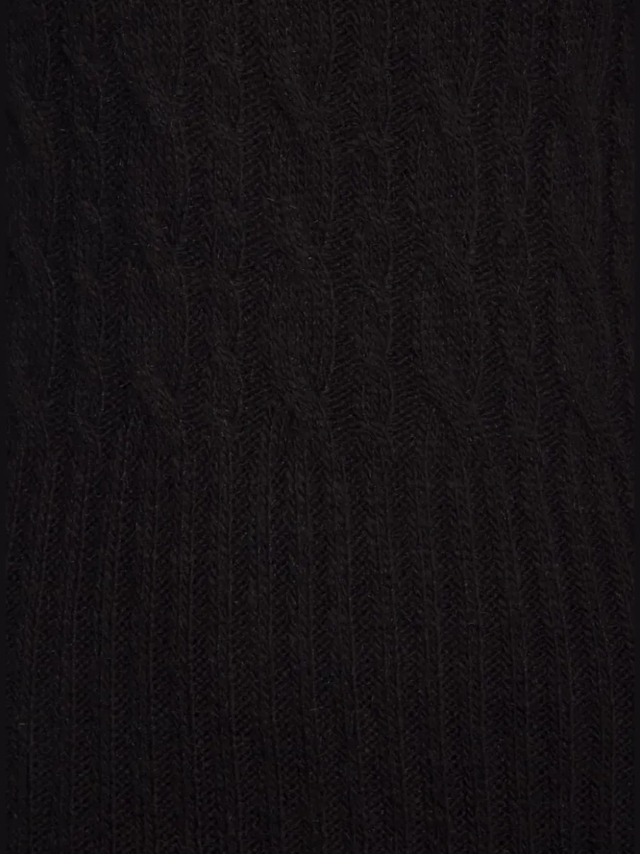Robe en tricot col montant avec manches longues et jupe fendue