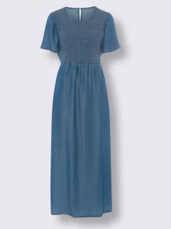 Robe féminine smockée avec manches courtes et poches