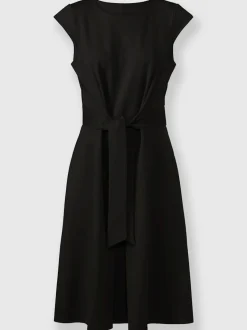 Robe fourreau à col rond avec ceinture à nouer