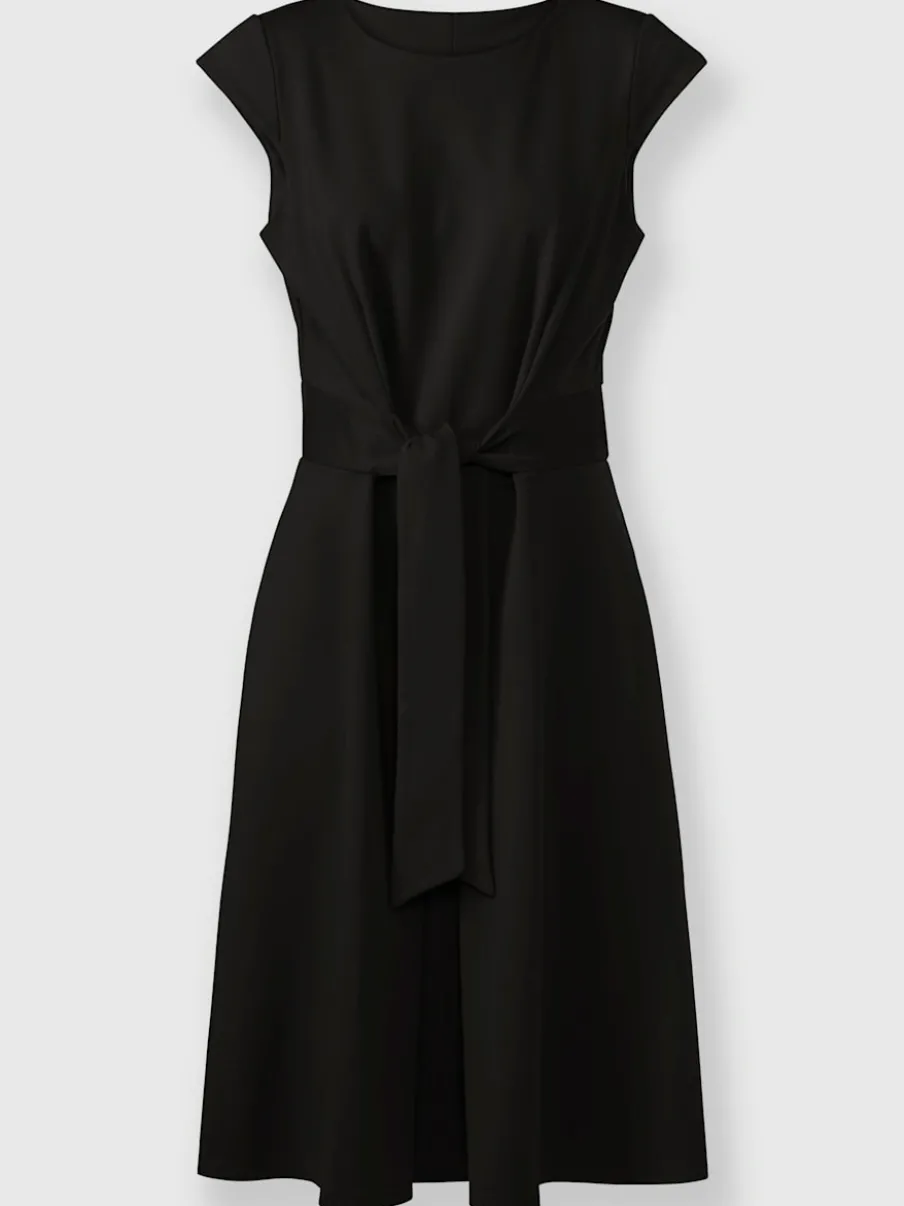 Robe fourreau à col rond avec ceinture à nouer