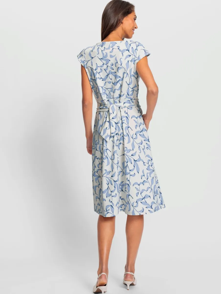 Robe fourreau à col rond avec ceinture à nouer
