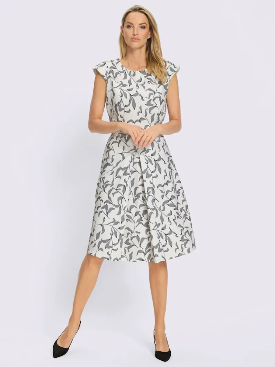 Robe fourreau à col rond avec ceinture à nouer