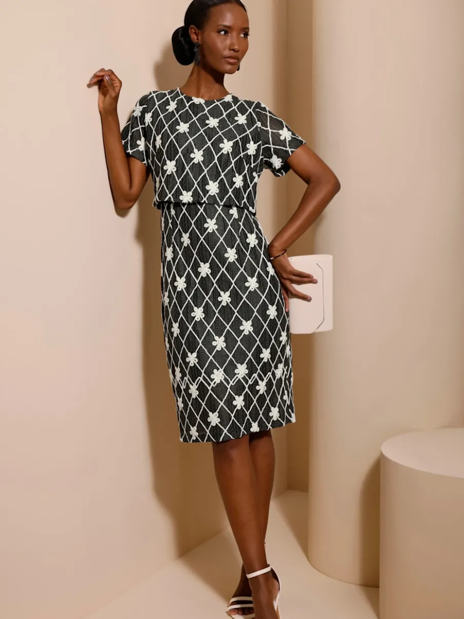 Robe fourreau à motifs losanges et fleurs légers
